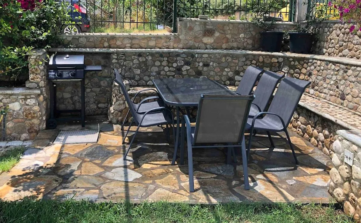 Wonderful Summer House With Garden In Néa Fókaia
