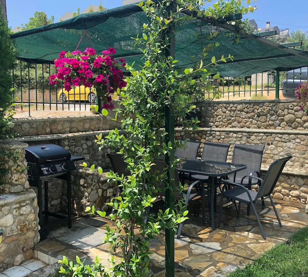 Wonderful Summer House With Garden In Néa Fókaia Görögország
